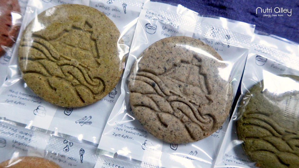 inspiration cookies with boat and waves